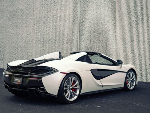 Used 2019 McLaren 570S Spider RWD image 27