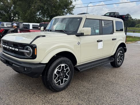 New 2026 Ford Bronco Outer Banks AWD/4WD image 6