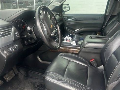 Used 2017 Chevrolet Suburban LT image 9