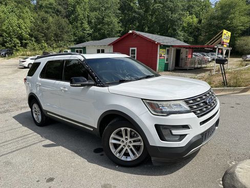 Used 2016 Ford Explorer XLT w/ Equipment Group 202A FWD image 1