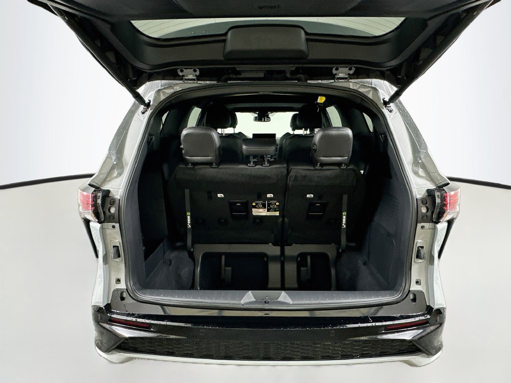 Used 2026 Toyota Sienna XSE FWD image 26