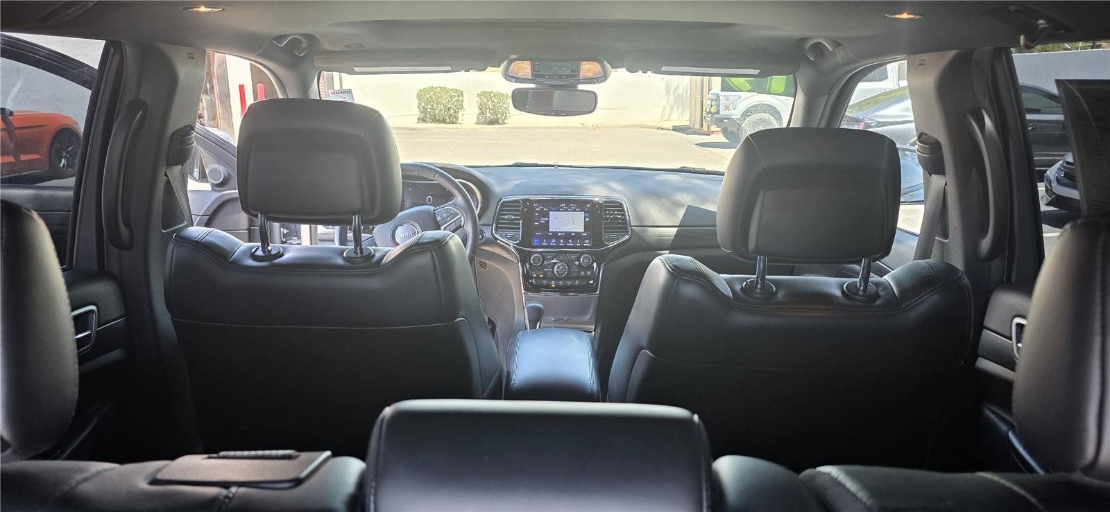 Used 2019 Jeep Grand Cherokee Altitude AWD/4WD image 12