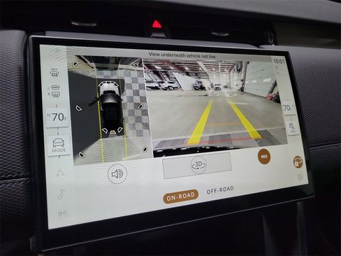 New 2025 Land Rover Discovery Sport Dynamic SE image 19