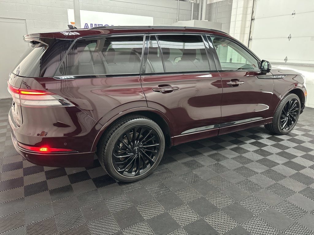 Used 2023 Lincoln Aviator Reserve w/ Equipment Group 201A AWD/4WD image 11