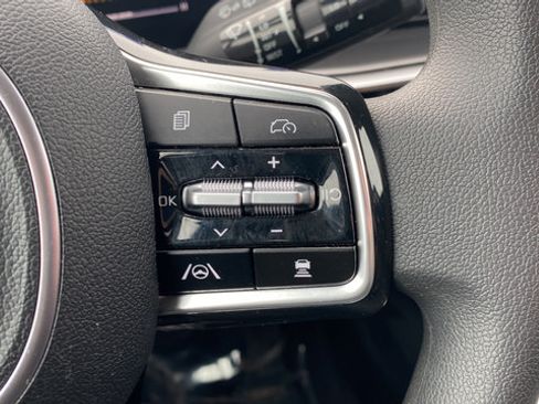 Used 2025 Kia Sorento LX FWD image 33
