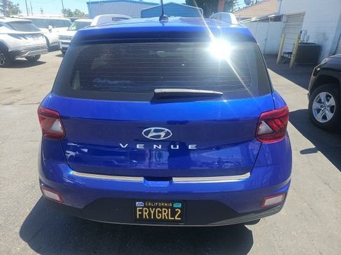 Used 2024 Hyundai Venue Limited FWD image 5