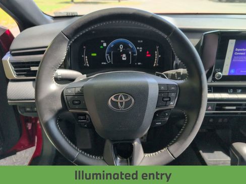 Used 2025 Toyota Camry SE FWD image 14