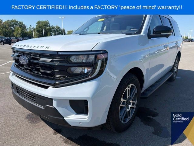 Used 2025 Ford Expedition Active AWD/4WD image 2