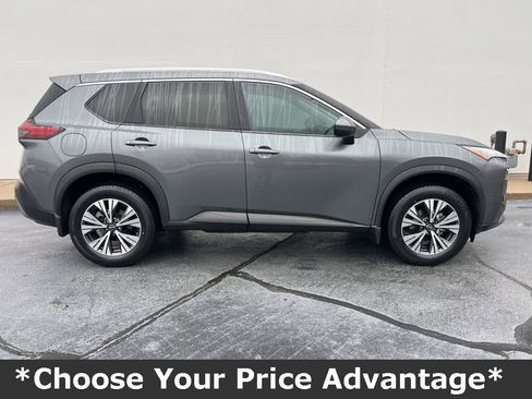 Used 2023 Nissan Rogue SV w/ SV Premium Package image 2