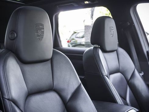 Used 2017 Porsche Cayenne Platinum Edition AWD/4WD image 25