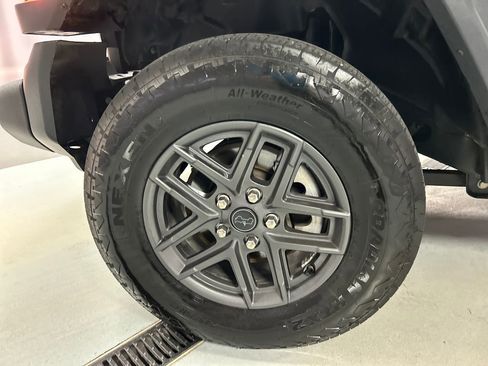 Used 2025 Jeep Wrangler Unlimited Sport AWD/4WD image 9