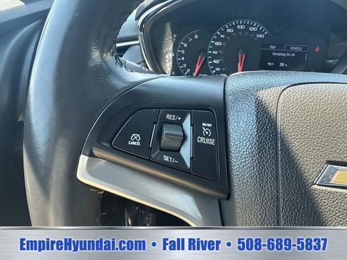 Used 2019 Chevrolet Trax LT w/ Sun & Sound Package AWD/4WD image 30