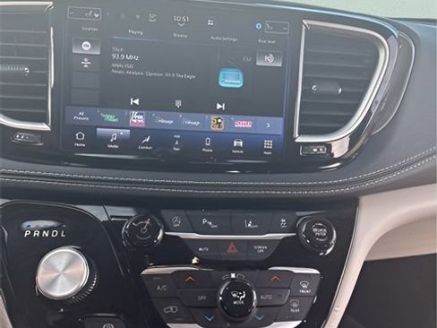 Used 2024 Chrysler Pacifica Touring-L w/ Uconnect Theater Family Group image 17