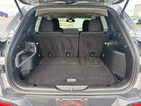 Used 2016 Jeep Cherokee Latitude w/ Cold Weather Group image 11