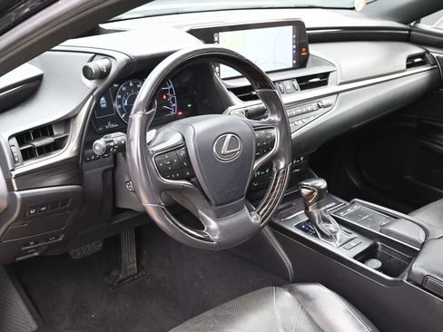 Used 2019 Lexus ES 350 Ultra Luxury w/ Accessory Package 2 FWD image 20