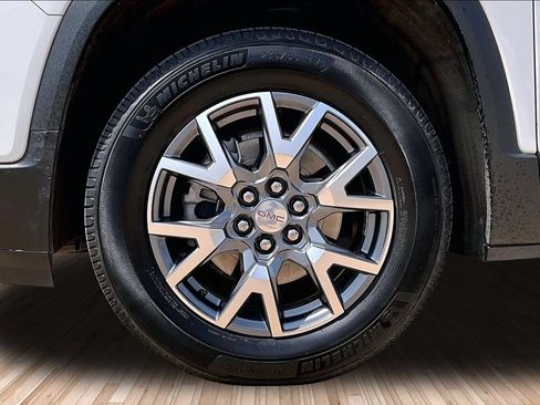 Used 2023 GMC Acadia SLT AWD/4WD image 8