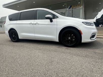 Used 2023 Chrysler Pacifica Touring-L