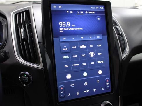 Used 2024 Ford Edge SEL image 3