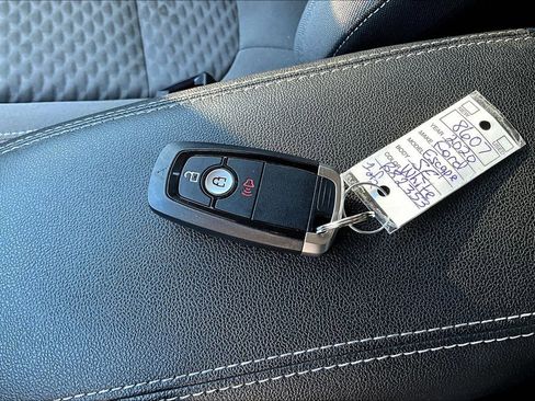 Used 2020 Ford Escape SE image 34