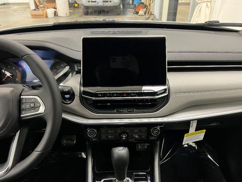 New 2026 Jeep Compass Limited AWD/4WD image 9