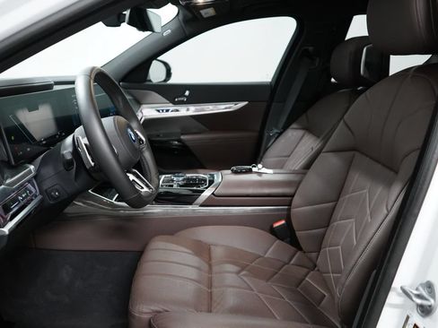 Used 2025 BMW i7 xDrive60 AWD/4WD image 22