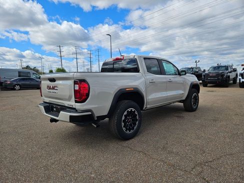 New 2026 GMC Canyon AT4 w/ AT4 Premium Package AWD/4WD image 6