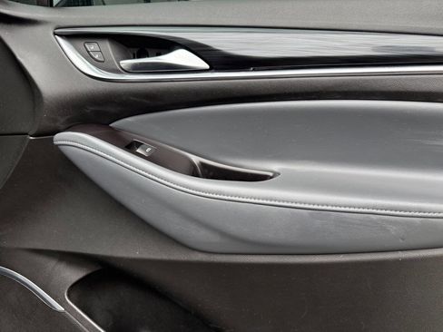 Used 2020 Buick Enclave Essence image 20