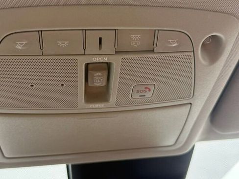 Used 2017 Nissan Rogue SL w/ SL Premium Package image 34