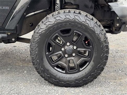 Used 2016 Jeep Wrangler Sahara image 28