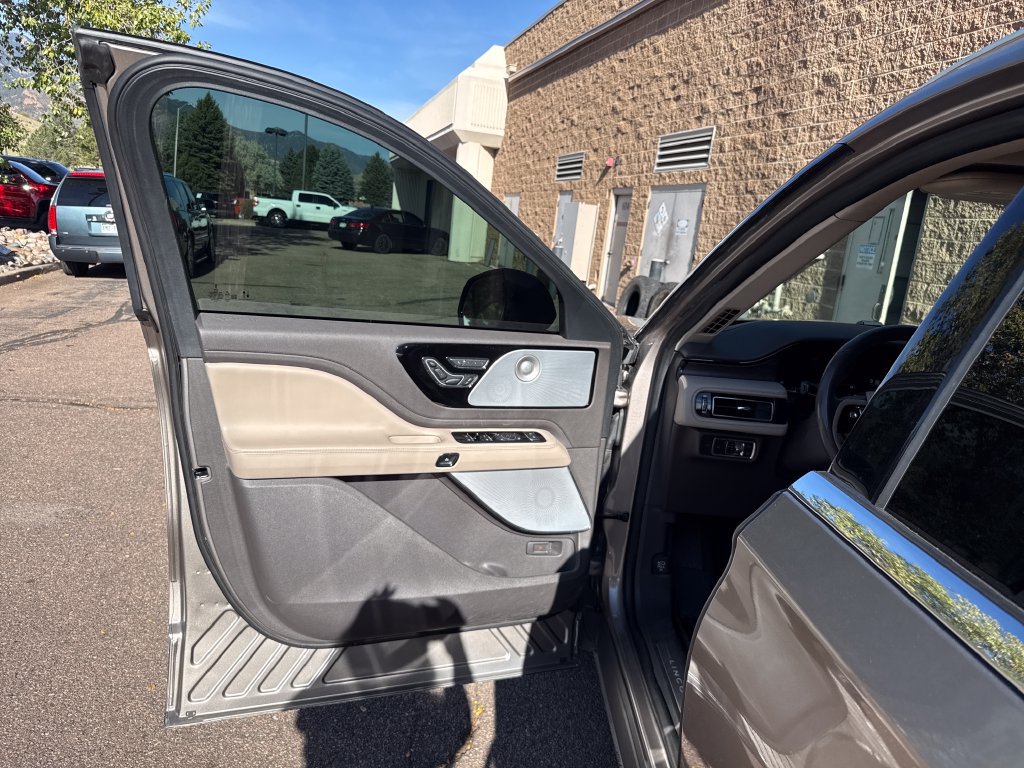 Used 2021 Lincoln Aviator Reserve w/ Equipment Group 201A AWD/4WD image 11