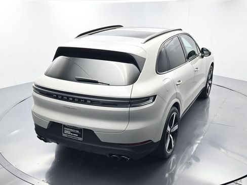 Certified 2025 Porsche Cayenne AWD/4WD image 39