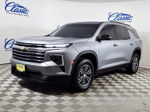 Used 2024 Chevrolet Traverse LT image 5