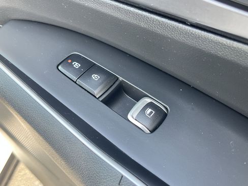 Used 2024 Kia Sorento S image 34