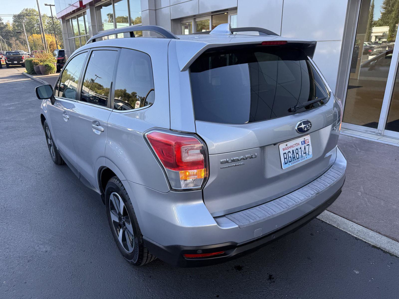 Used 2017 Subaru Forester 2.5i Limited AWD/4WD image 3