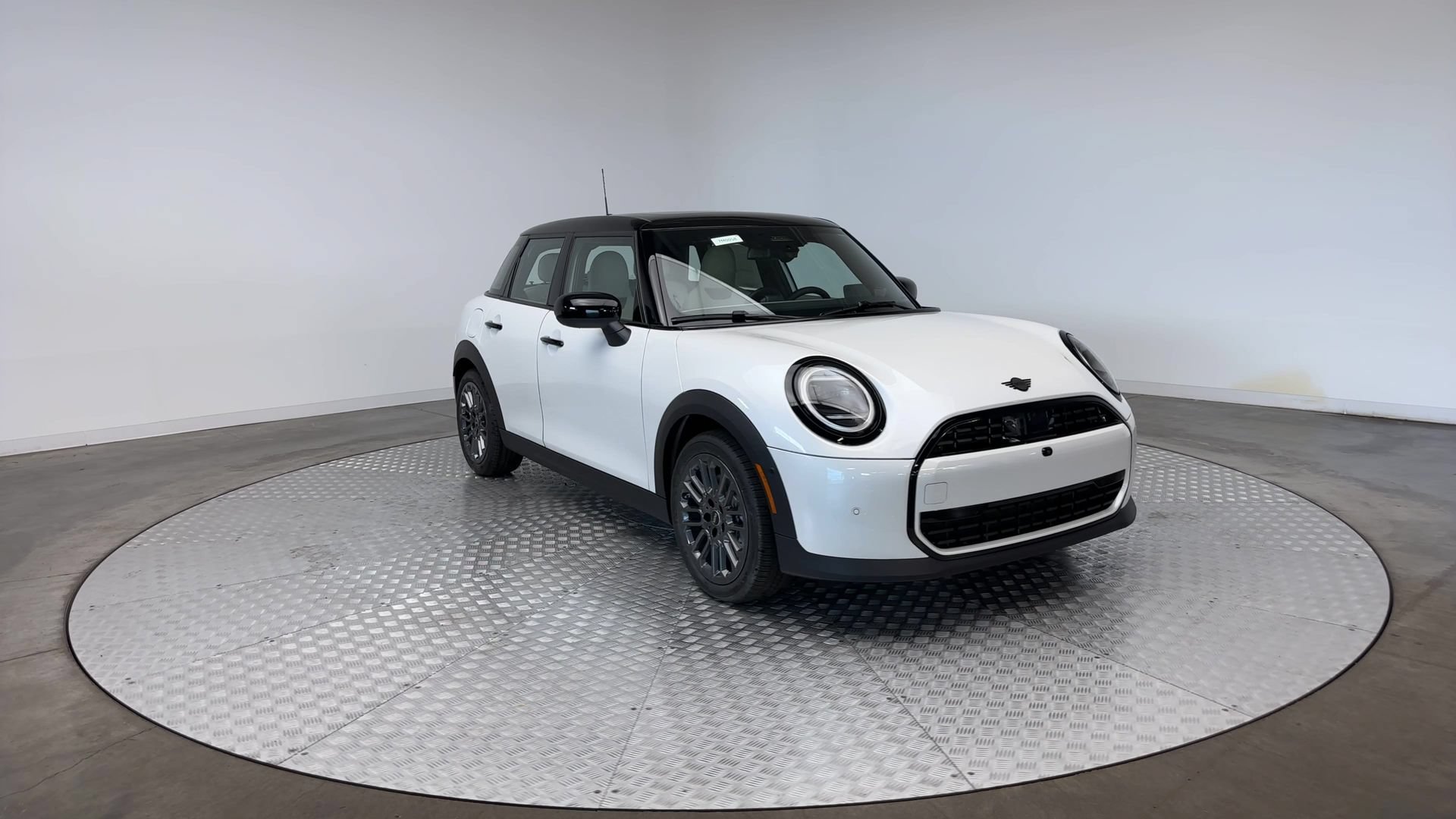 Used 2027 MINI Cooper 4-Door Hardtop FWD image 2