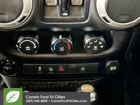 Used 2016 Jeep Wrangler Unlimited Rubicon w/ Connectivity Group image 9