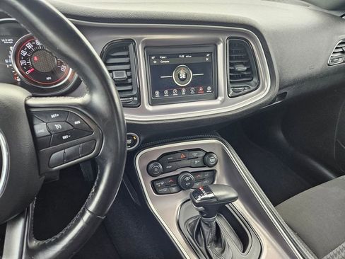 Used 2022 Dodge Challenger SXT RWD image 19