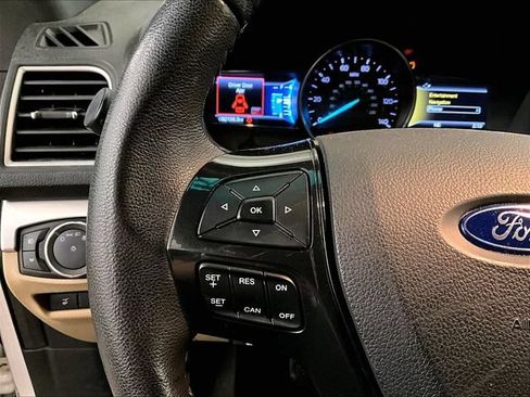 Used 2017 Ford Explorer XLT w/ Equipment Group 202A AWD/4WD image 17