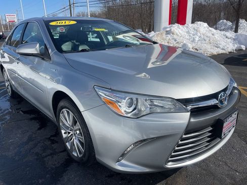 Used 2017 Toyota Camry XLE image 8