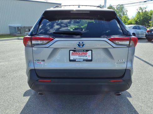 Used 2022 Toyota RAV4 XLE Premium AWD/4WD image 11