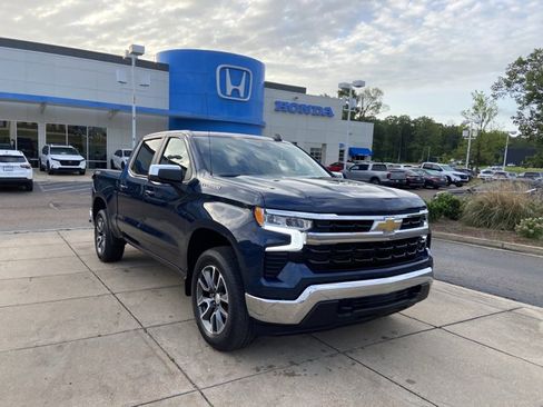 Used 2023 Chevrolet Silverado 1500 LT image 2