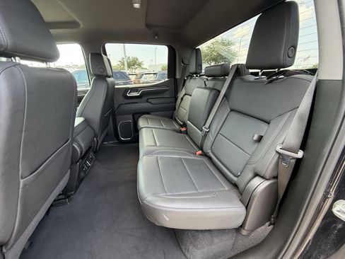 Used 2025 GMC Sierra 1500 SLT AWD/4WD image 29