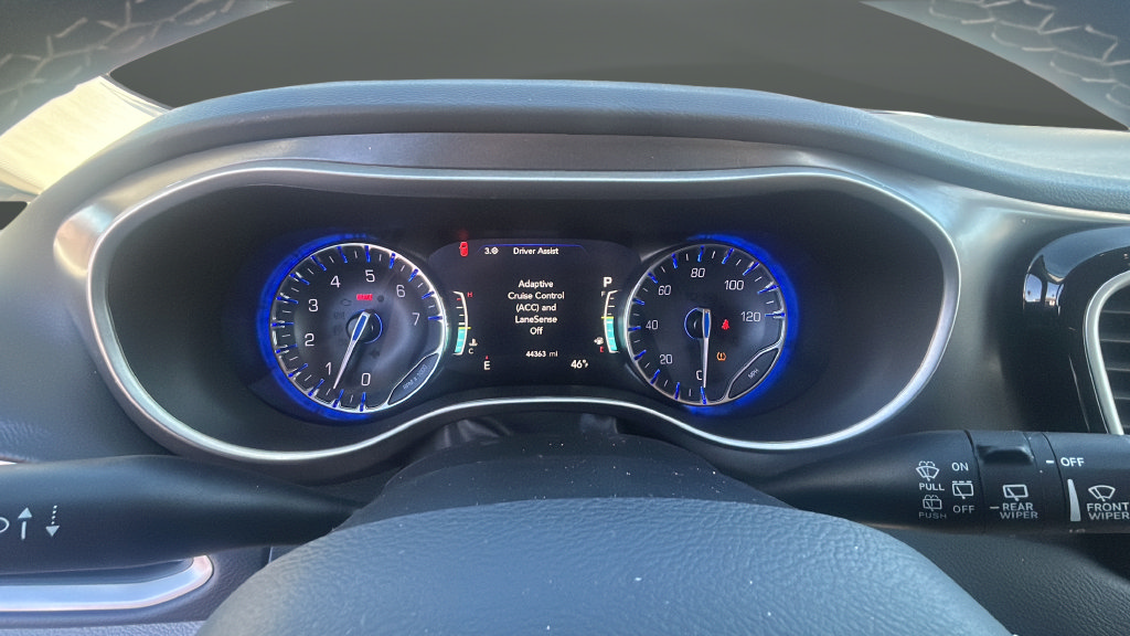 Used 2024 Chrysler Pacifica Touring-L FWD image 11