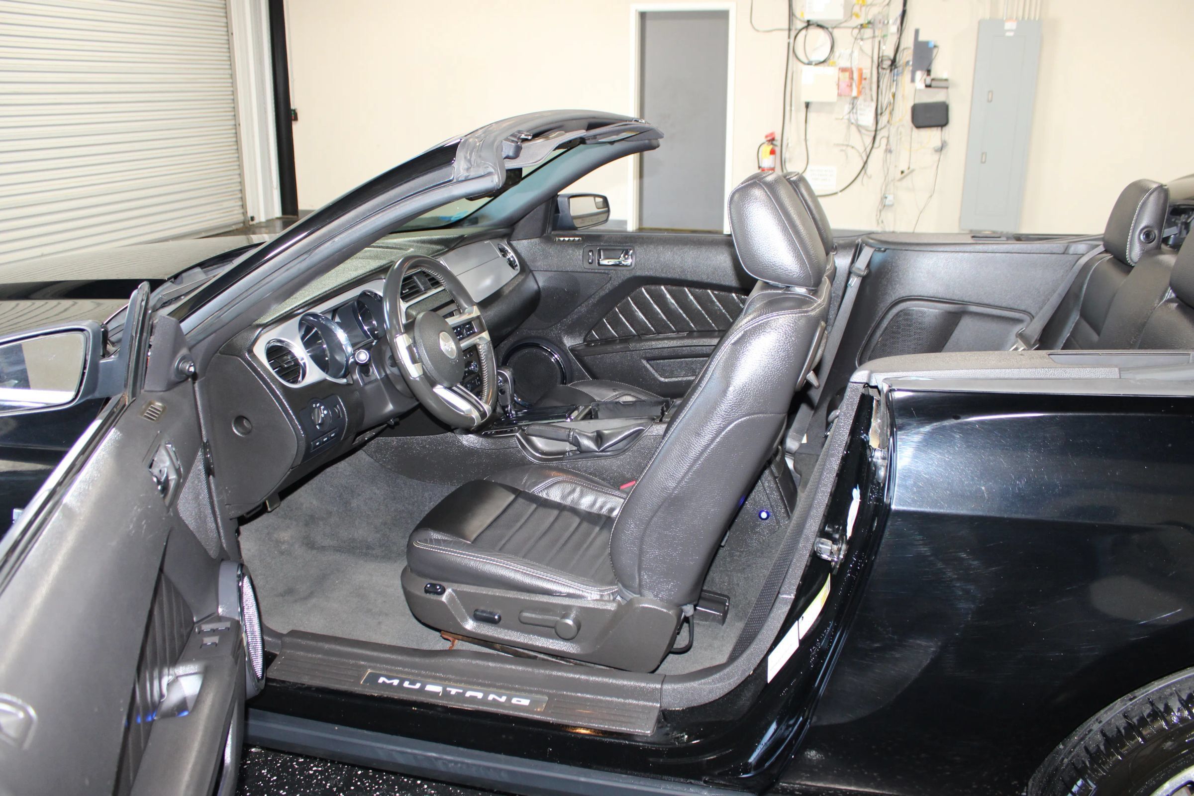 Used 2011 Ford Mustang GT Premium w/ Comfort Pkg RWD image 36