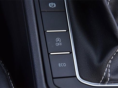 Used 2025 Volkswagen Jetta SE w/ Sunroof Package image 18