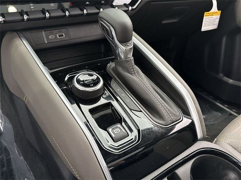 New 2025 Chevrolet Colorado ZR2 w/ Off-Road Front Bumper Package image 17