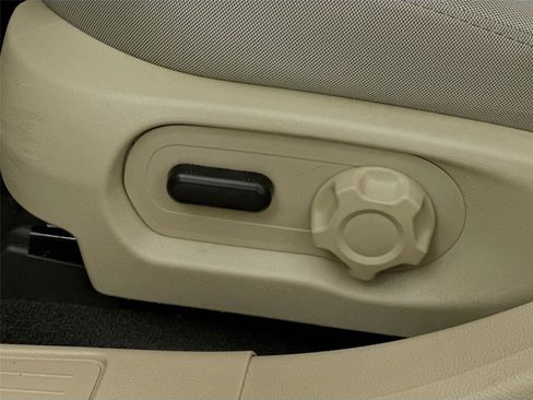 Used 2018 Ford Taurus SE FWD image 20