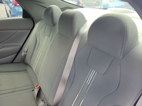 Used 2023 Hyundai Elantra SEL w/ Cargo Package FWD image 11