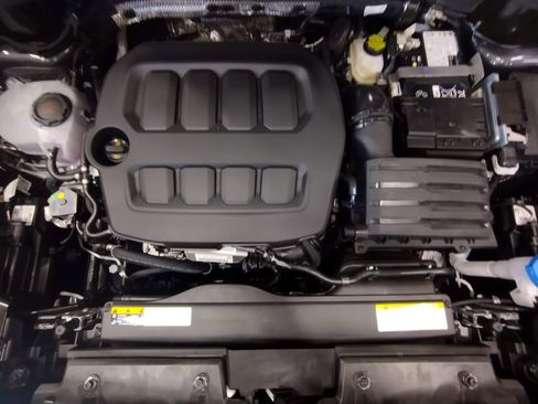 New 2025 Volkswagen Tiguan SE image 7