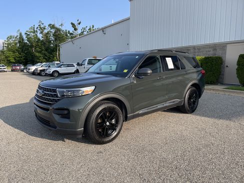Used 2023 Ford Explorer XLT AWD/4WD image 7